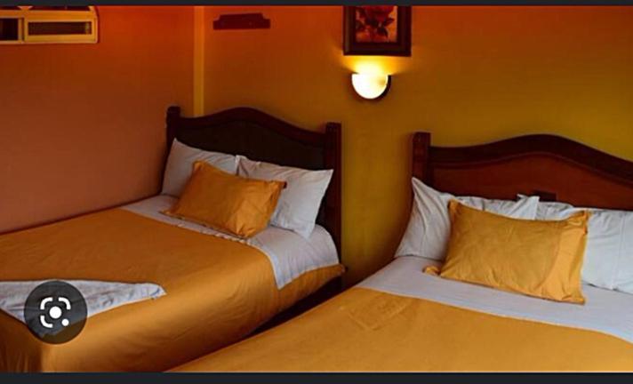 Hostal Miguel Angel Hotel Quito Exterior photo